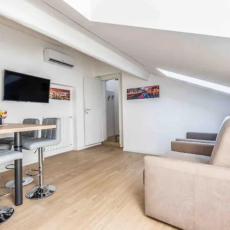 Heated Hydromassage Pool Station1' View شقة *